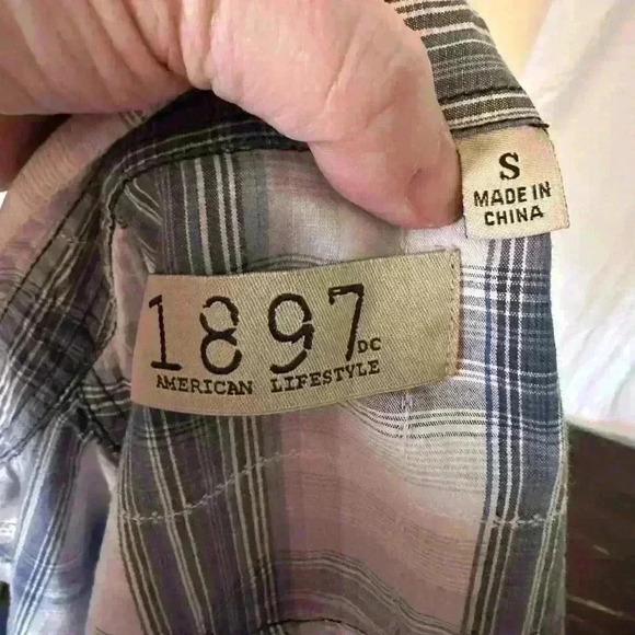 Women’s plaid shirt. Pearled buttons. Breast pockets. Non smoking home. - Picture 5 of 5